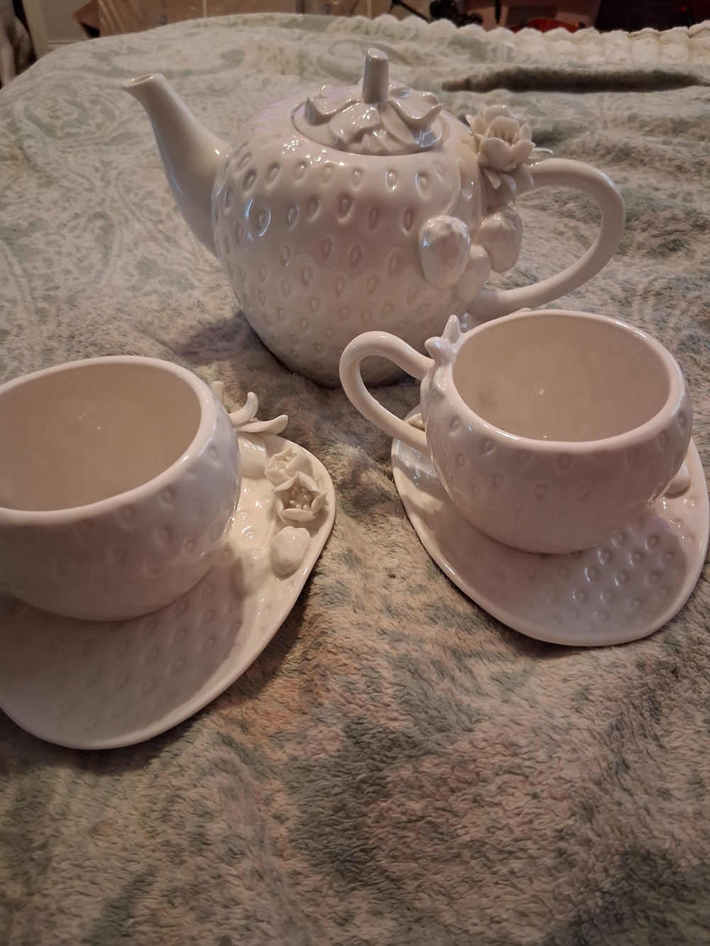 White Ceramic Strawberry Teapot and Teacup Set - Elegant Home Kitchen Serveware